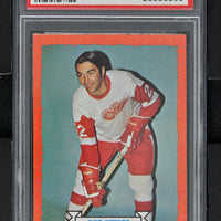 1973 - Topps Hockey #158 Bill Collins - PSA 8